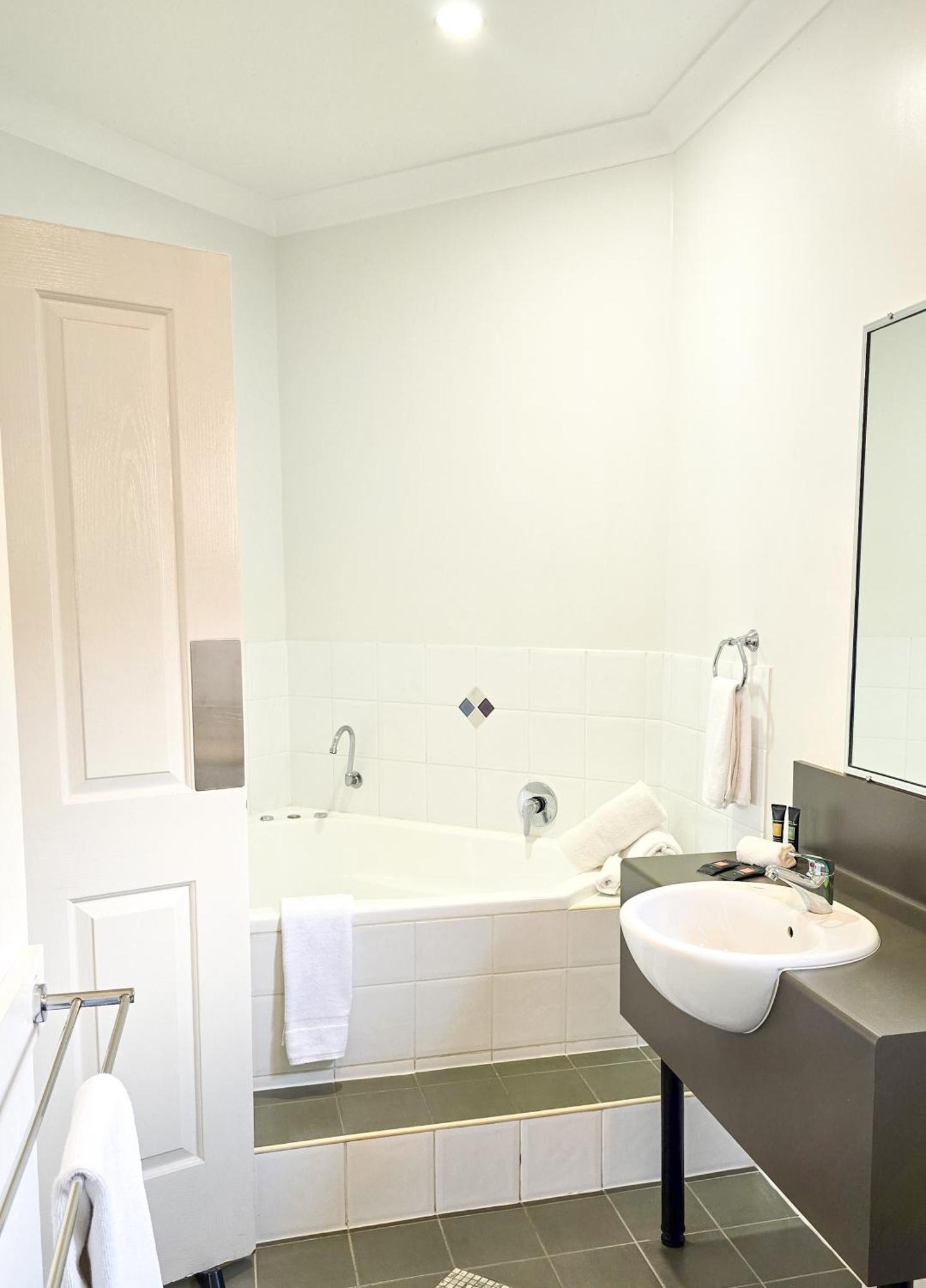 Ascot Lodge Motor Inn Kingaroy Esterno foto